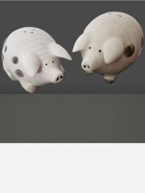 Cracker Barrel Pigs Salt & Pepper Shackers